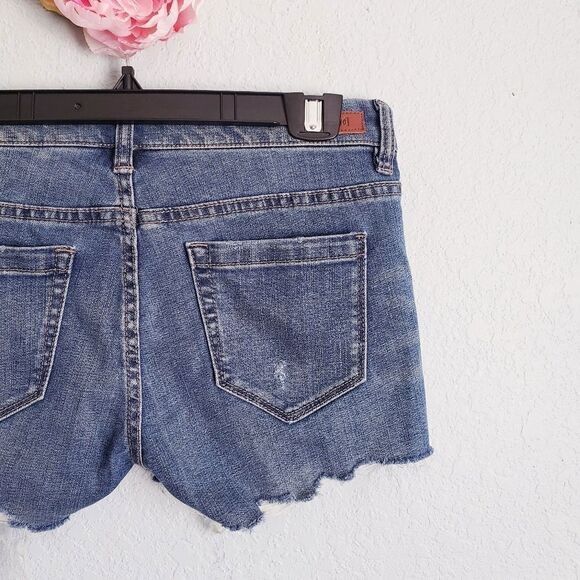 BlankNYC Medium Wash Distressed Shorts - Picture 4 of 5